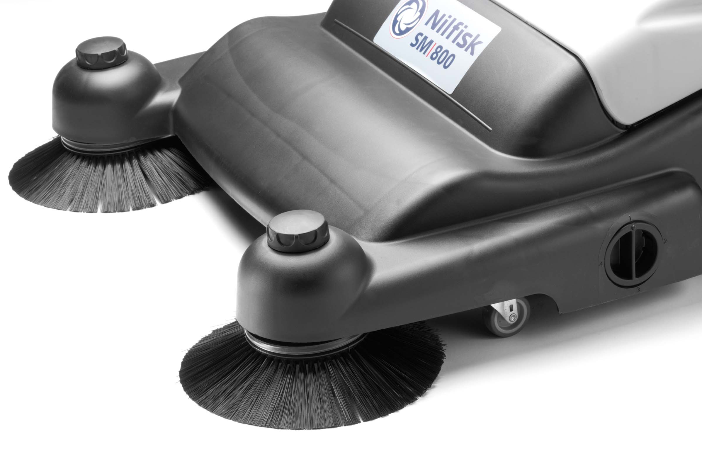 SM800_adjustable side brooms.jpg