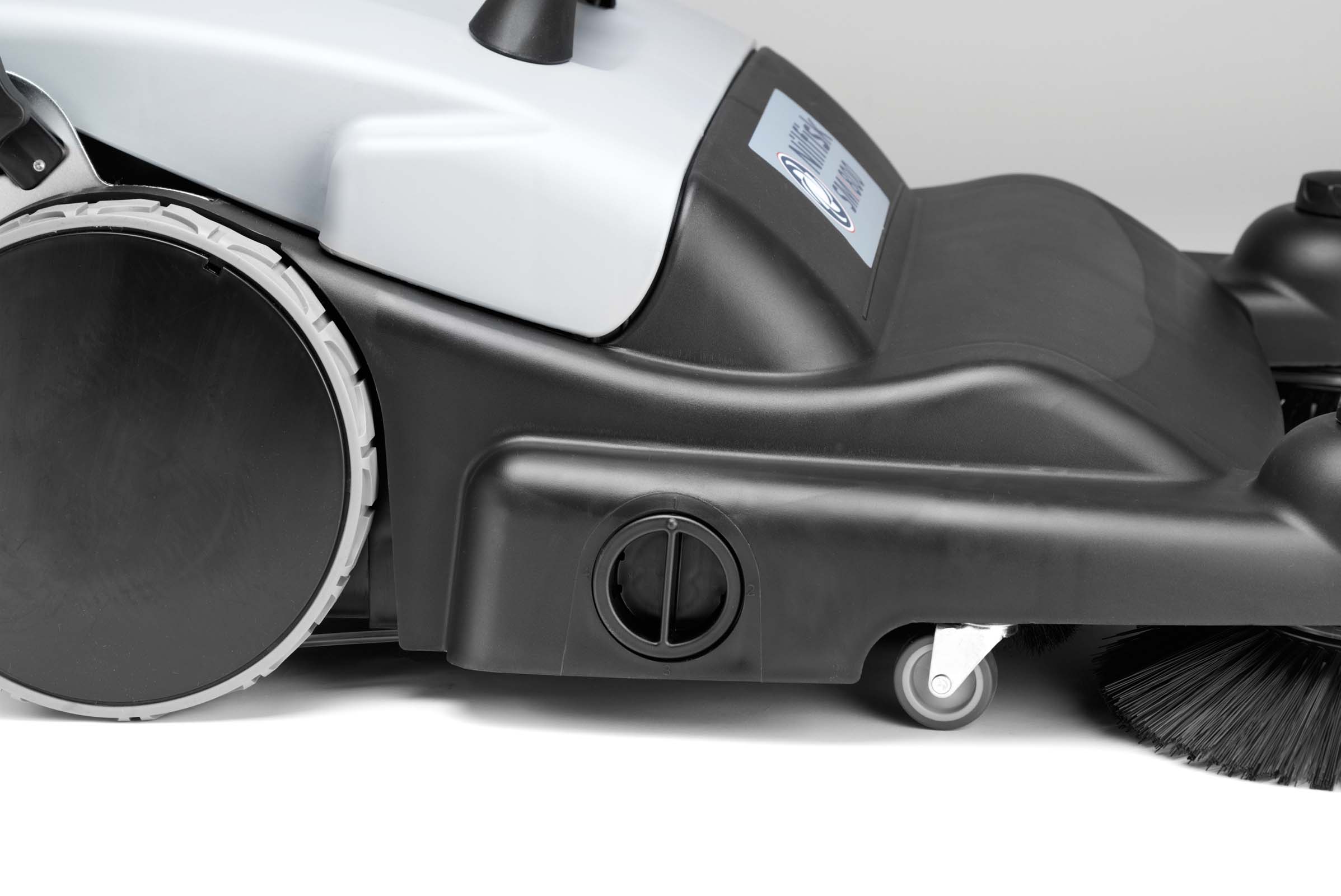 SM800_adjustable main broom.jpg